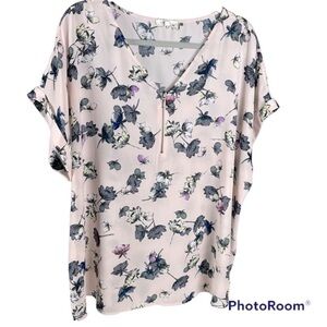 Maurice’s Pale Pink and Gray Floral Plus Size 2 Blouse V neck with zipper